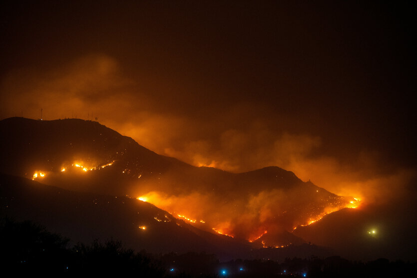 Waldbrand verdunkelt Himmel