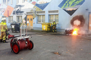 Feuerwehr löscht einen Brand
