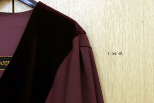 Ein Richterrobe hängt im Bundesarbeitsgericht
