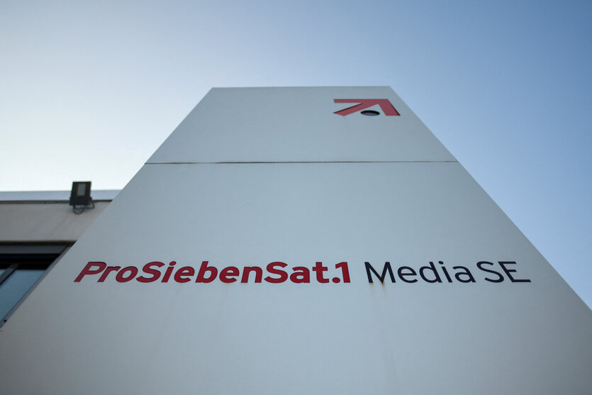 Häuserwand mit Prosieben/Sat1 Logo