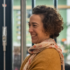 seitliches Portrait von Christine Barwick-Gross