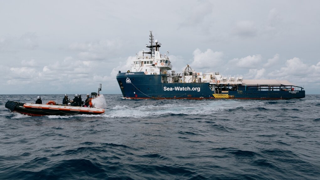 Das Boot der Seenotrettungsmission Sea-Watch auf hoher See