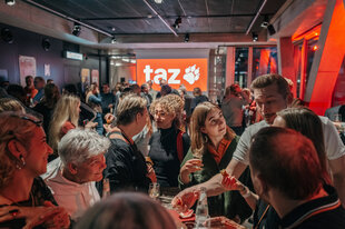 Menschen feiern ein Fest