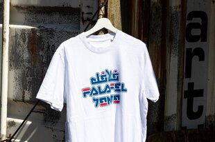 Ein T-Shirt mit dem Wort 
