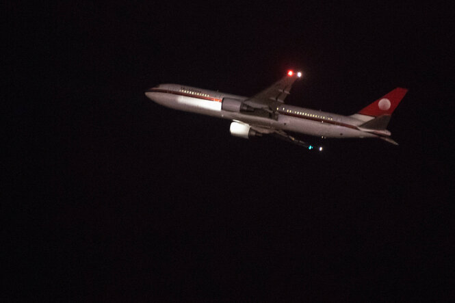 Ein mit abgelehnten Asylsuchenden besetztes Flugzeug startet am 22.2.2017 vom Flughafen in München (Bayern) in Richtung Afghanistan.