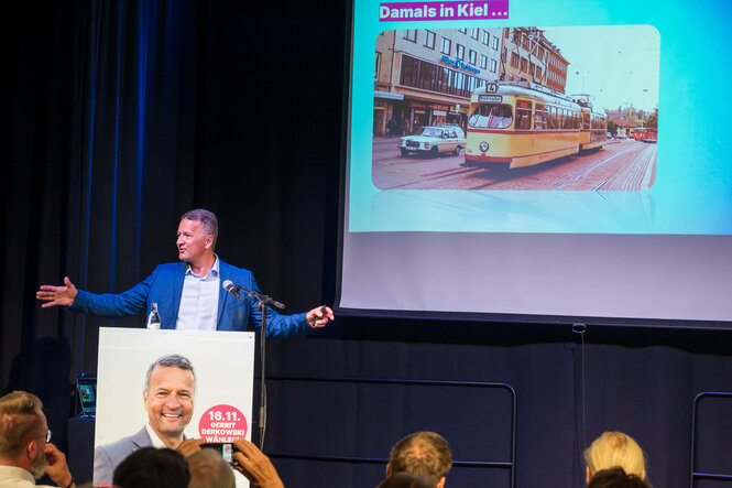 Gerrit Derkowski auf einer Bühne