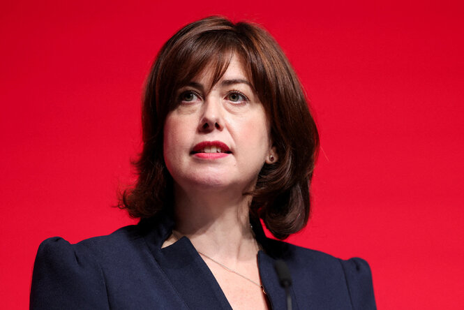 Lucy Powell bei einer Rede.