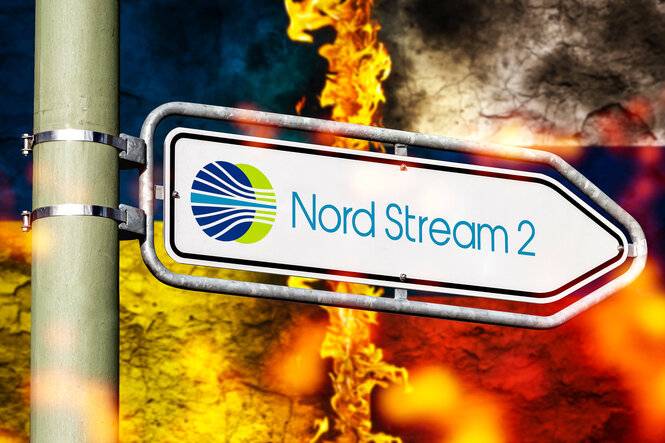 Schild weist auf die Pipelin Nord Stream 2 hin