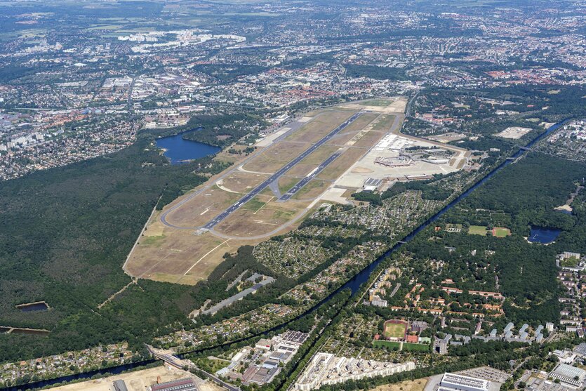 Luftaufnahme von Berlin-Tegel mit dem Ex-Flughafen