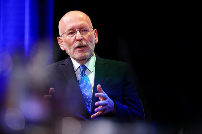 Frans Timmermans redet