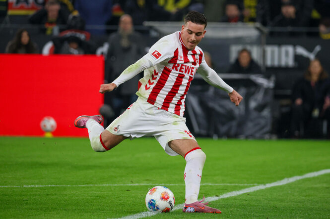 El Mala holt mit dem rechten Bein zum Schuss aus