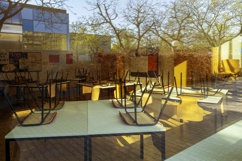 Blick in ein Klassenzimmer.