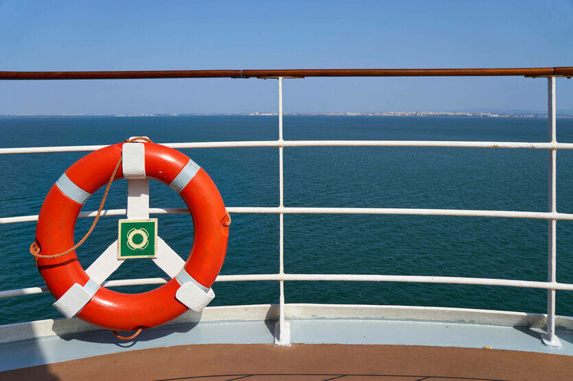 Rettungsring auf einem Schiff