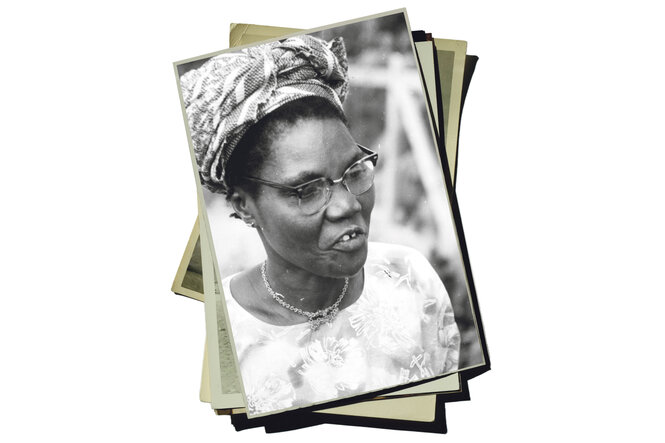 Ein Fotostapel zeigt Bilder von Funmilayo Ransome-Kuti.
