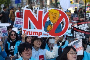 Linke Demonstration gegen US-Präsident Donald Trump in Gyeongju, wo dieser Tage der Apec-Gipfel stattfindet