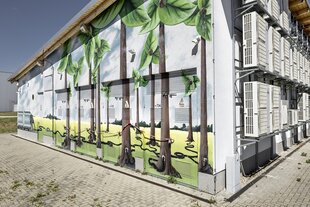 Ein Energiespeicher mit kunstvollgestalteten Wänden