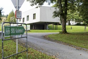 Der Eingang zum Kinderdorf Moosburg