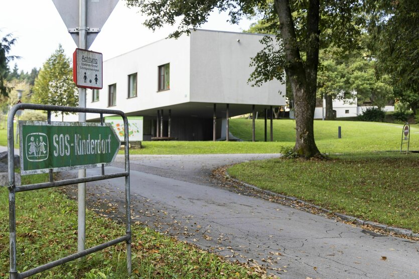 Der Eingang zum Kinderdorf Moosburg