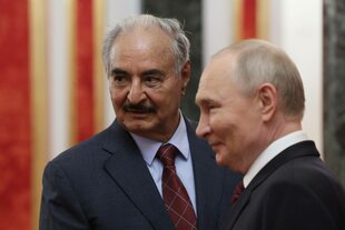Haftar und Putin bei einem Staatsbesuch
