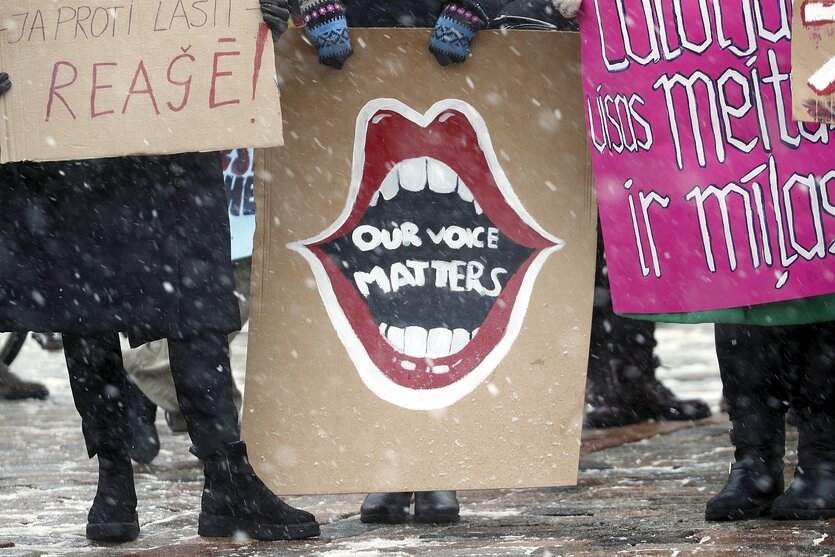 Protestplakate zum Internationalen Tag der Frau