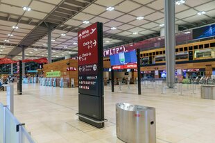 Leerer Terminal Flughafen BER