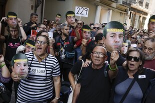 Protest gegen Regionalpräsident Carlos Mazón am 29. Oktoer, dem 1. Jahrestag der verheerenden Flutkatastrophe in Valencia