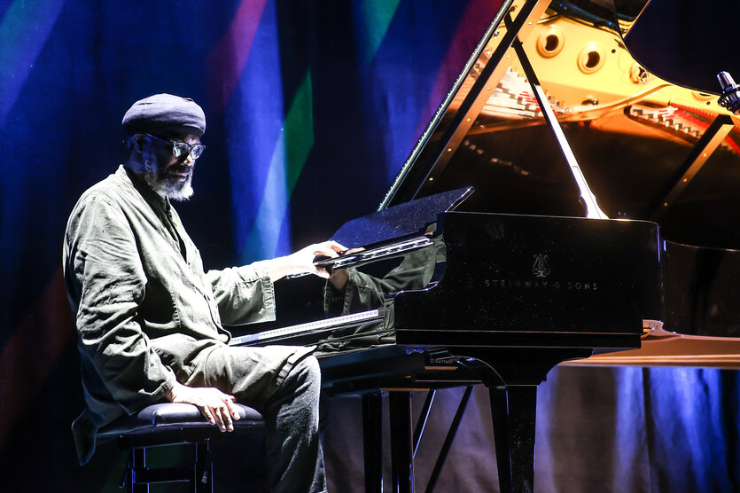 Pat Thomas am Flügel