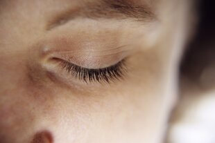 Close-up, Foto von einem geschlossenen Auge