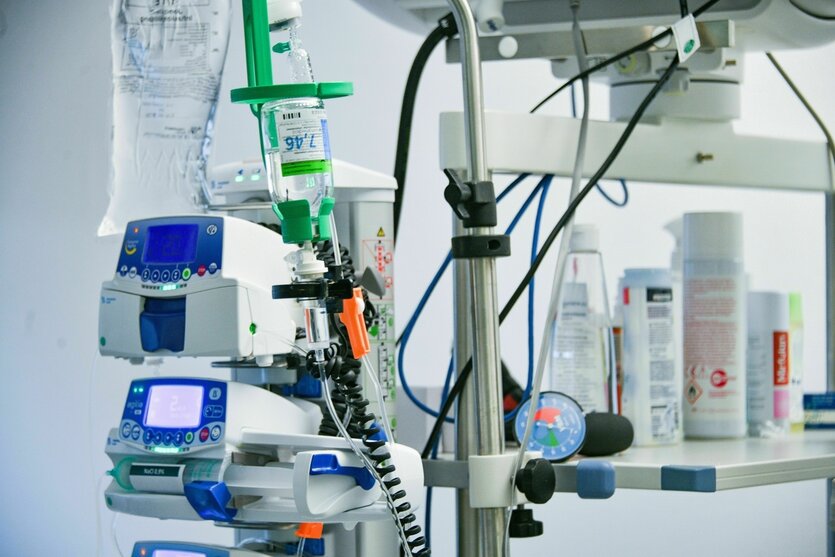 Medizinische geräte auf einer Intensivstation