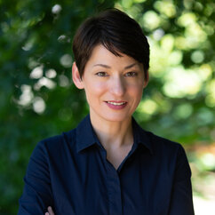 Zu sehen ist die Wissenschaftlerin Jasmin Arbabian-Vogel.