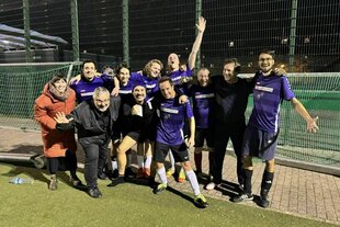 Menschen, die jubeln