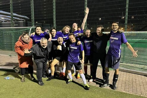 Menschen, die jubeln