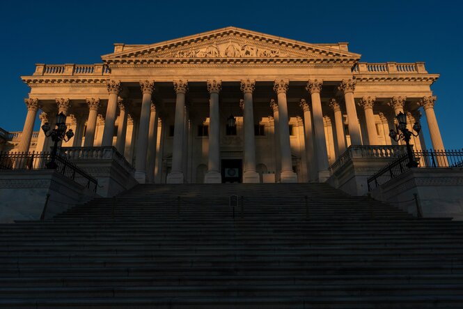 Das US-Kapitol bei Sonnenaufgang