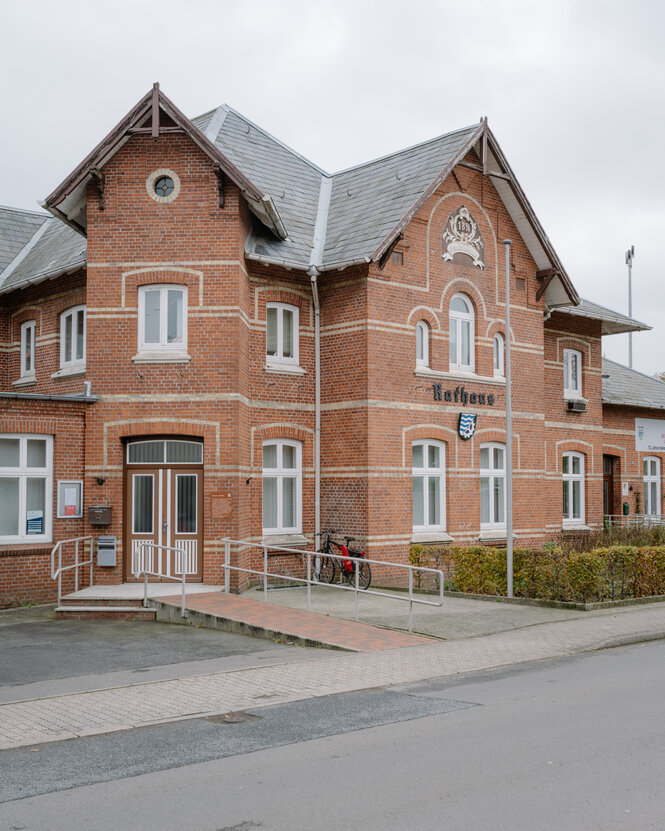 Außenansicht des Rathauses in Lägerdorf.