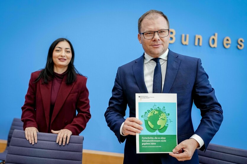 Carsten Schneider und Reem Alabali-Radovan in der Bundespressekonferenz
