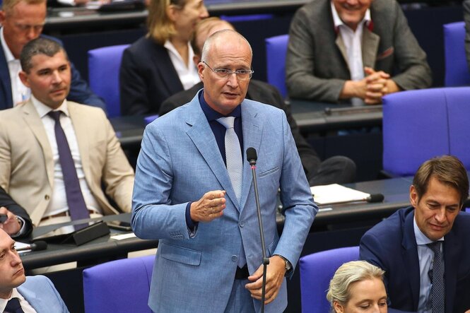 der AfD-Finanzexperte Jörn König spricht im Bundestag