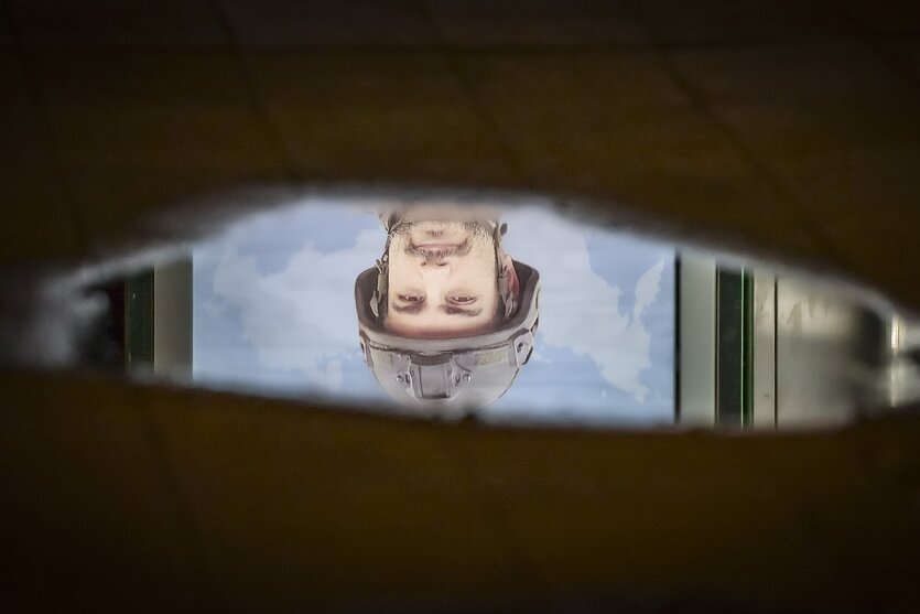 Das Bild eines Soldaten steht auf dem Kopf