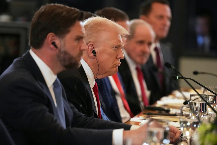 US-Vizepräsident JD Vance (l-r) und US-Präsident Donald Trump