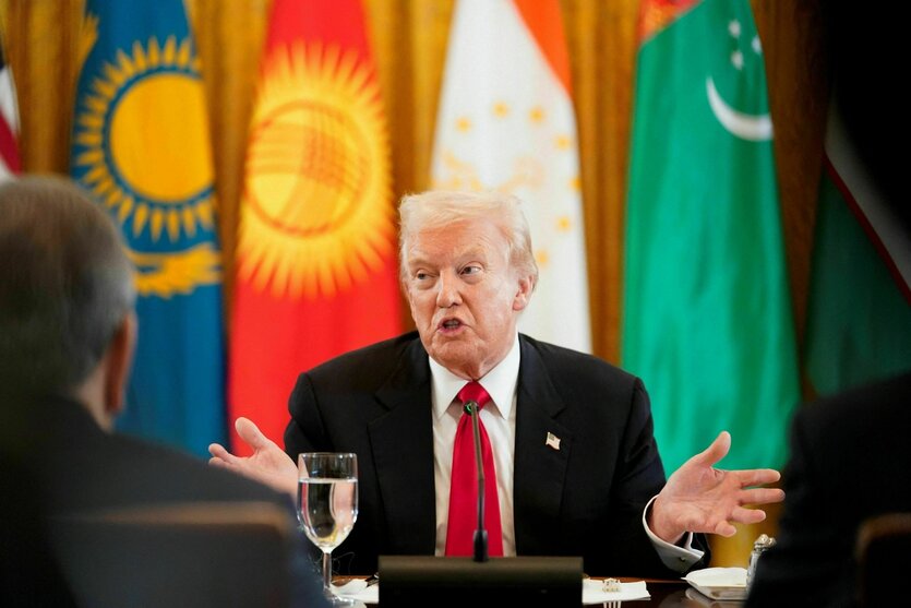 US Präsident Donals Trump schaut entschlossen