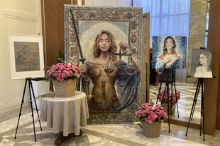 Bilder einer Frau mit langen Haaren