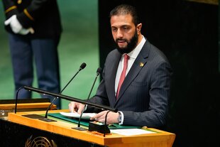 Ahmed al-Scharaa vor dem Rednerpult bei den Vereinten Nationen