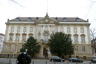 Amtsgericht Charlottenburg und Treblinka-Mahnmal