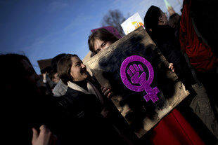 Feministisches Symbol auf einem Schild