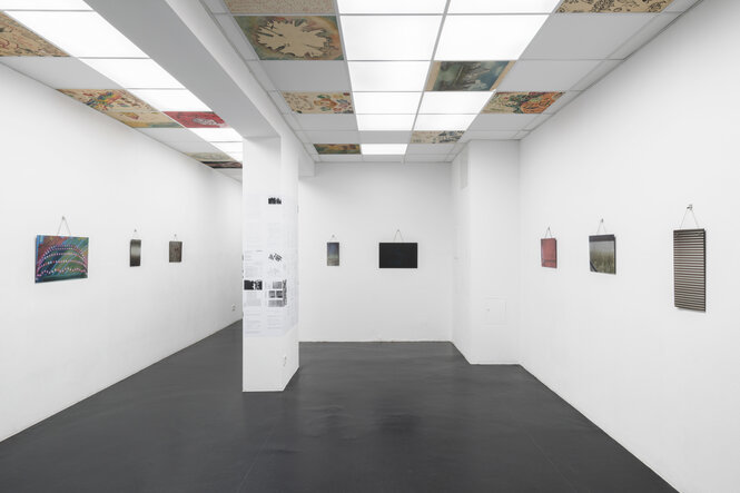 Blick in die Ausstellung "Areal" von Anna Holtz und Kathrin Wojtowicz