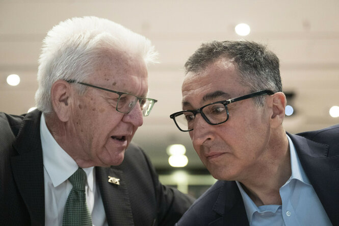 Kretschmann und Özdemir im Gespräch.