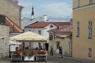 Straßencafé in Tallinn, Estland