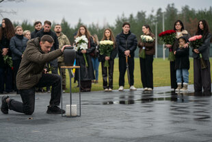 Beerdigung eines jungen Soldaten in Kiew, November 2025
