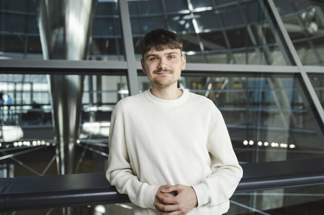 Politiker Luke Hoß im Bundestag.