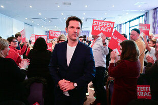 Berlins SPD-Spitzenkandidat Steffen Krach beim Landesparteitag