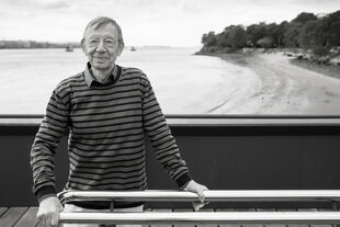 Hark Bohm auf dem Fähranleger Teufelsbrück in Hamburg